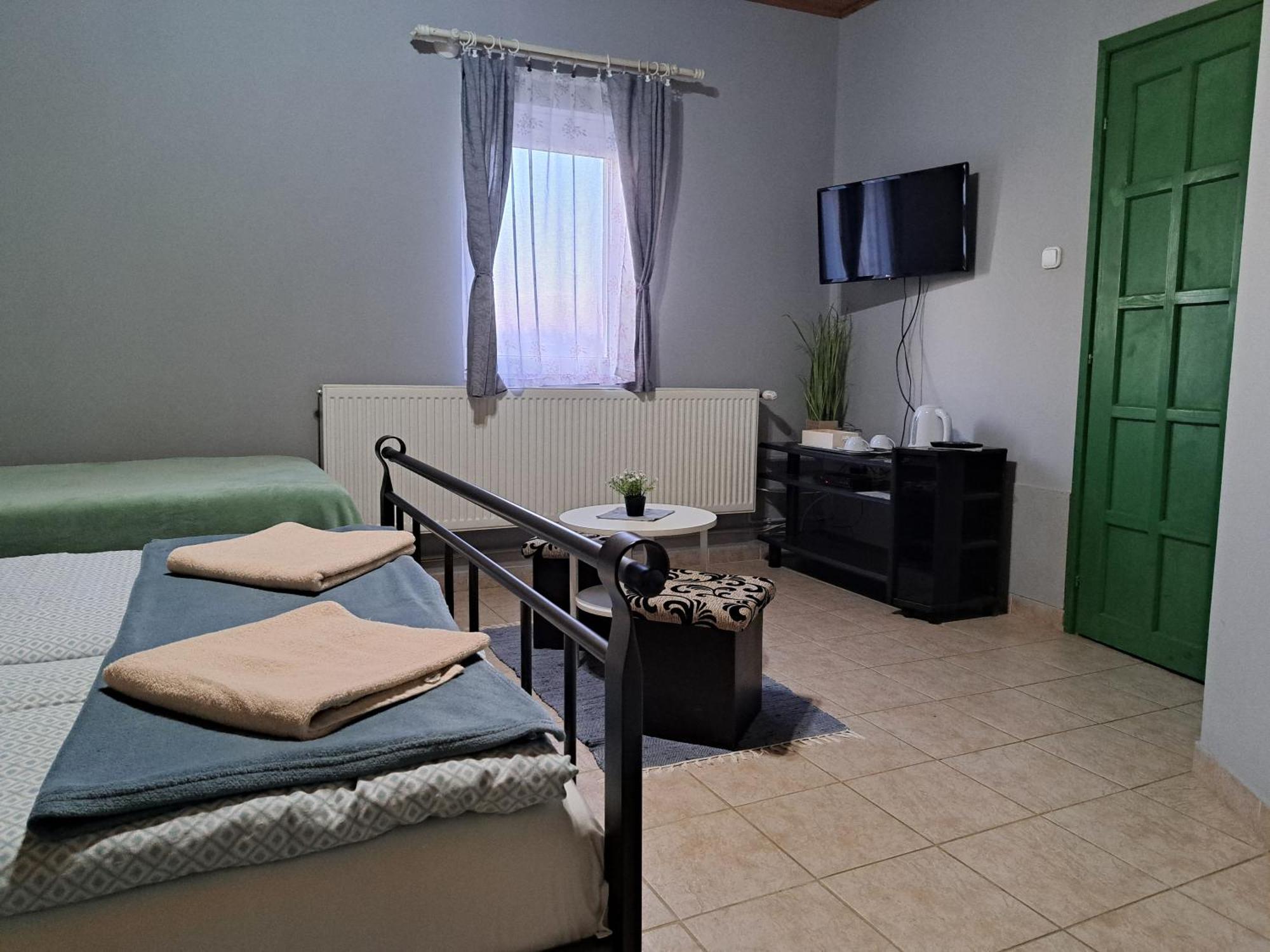 Kisdiofa Panzio Es Vendeglo Bed & Breakfast Vajdacska Bagian luar foto